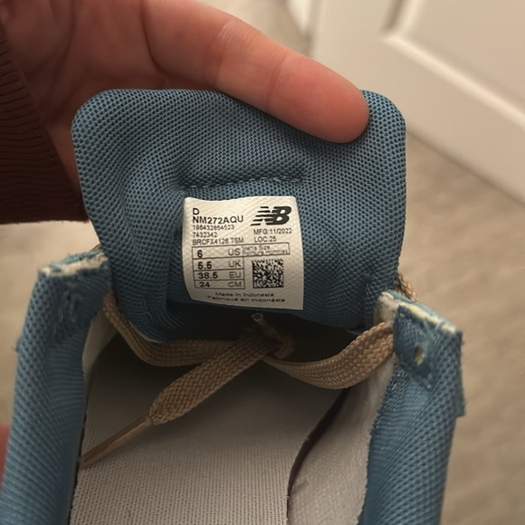 Women’s new balance sneakers size US 6 - Picture 4 of 4